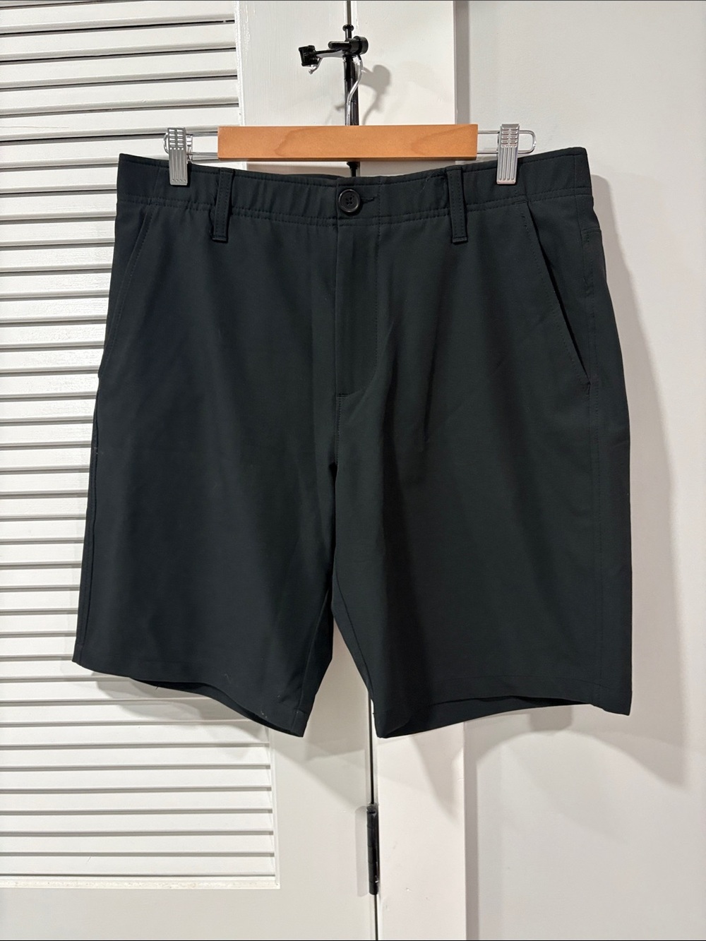 Under Armour Men's Black Flat-Front Athletic Shorts